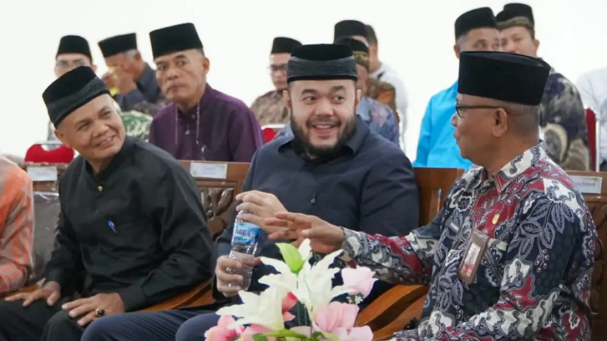 Wali Kota Padang Fadly Amran membuka pelatihan imam di Limau Manis, Pauh. (Foto: Diskominfo)