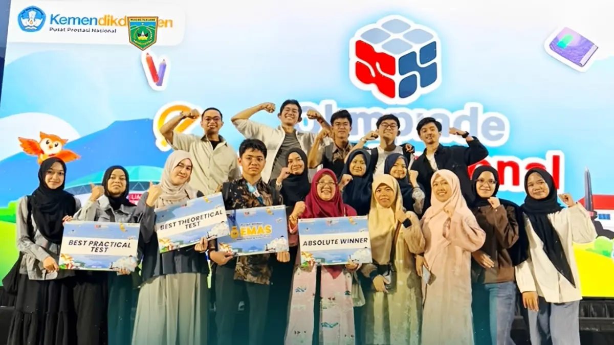 Siswa SMAN 1 Sumbar meraih medali emas Kebumian dan perunggu Astronomi pada OSN 2026 di Malang.