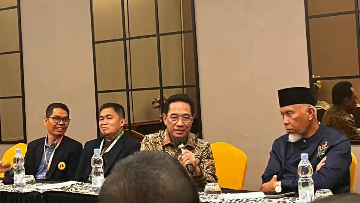 Wamenkes dr. Benjamin Paulus Octavianus bersama Gubernur Sumbar Mahyeldi dalam Konferensi Kerja Perhimpunan Dokter Paru Indonesia (PDPI) XVIII di Padang, 16–19 September 2026.