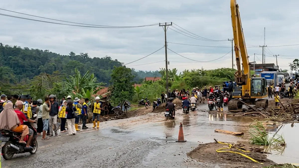 Pemulihan pascagalodo Solok, kendaraan 10 ton ke atas dilarang melintas di Jalan Baru Kayu Aro dan jalur lama Kantor Bupati ditutup, Selasa (22/9/2026).