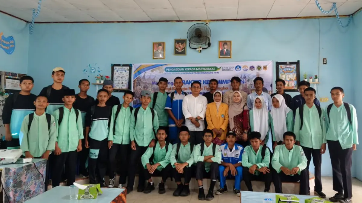 Remaja Nagari Tigo Jangko mengikuti mentoring karakter kepemimpinan dan pemanfaatan AI di SMP Negeri 2 Lintau Buo, Kamis (10/09/2026).