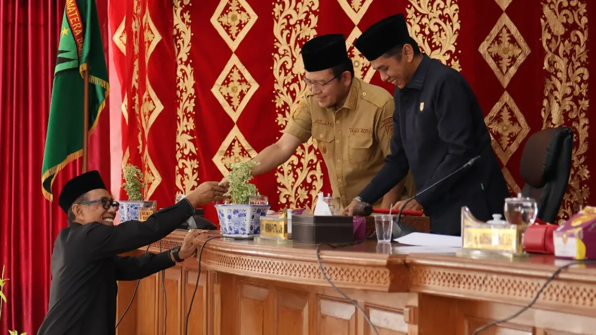 Zulmaeta memastikan Pemko Payakumbuh mempelajari pandangan fraksi DPRD dan menyiapkan jawaban resmi RAPBD 2027 dalam paripurna berikutnya.