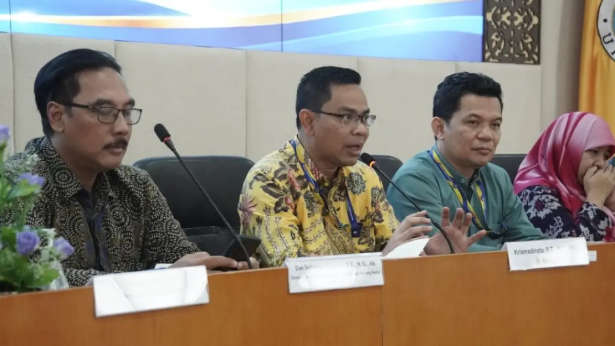 Diskusi Membangun Talenta Global bersama Migran Center UNP membahas promosi, kompetensi, dan penempatan kerja ke luar negeri. (Foto: KKPS UNP)