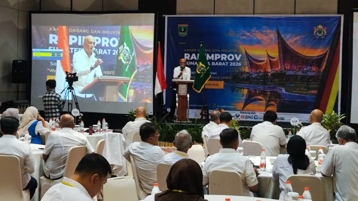 Kadin Sumbar menggelar Rapimprov 2026, Kamis (24/9/2026), dengan fokus program kerja 2027 pada penguatan pariwisata, investasi, dan konsolidasi internal. (Randi/Padek)