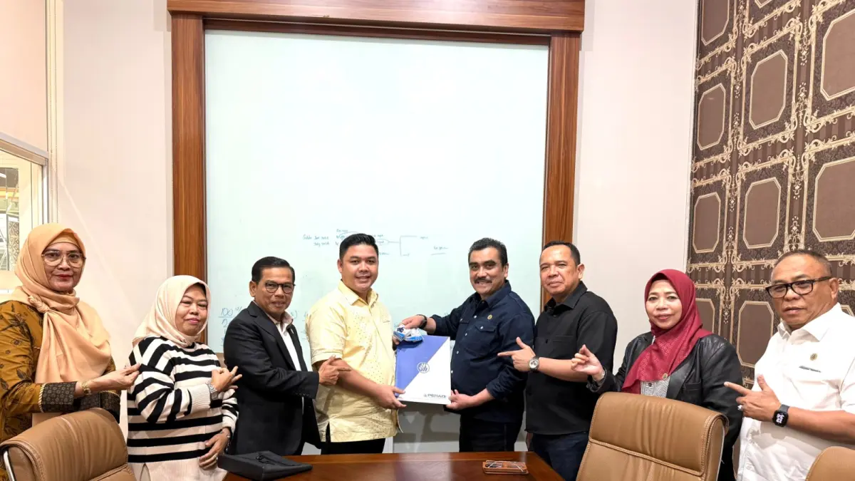 Hawilli Octaris menerima mandat memimpin DPD Peradi Profesional Padang dari Ketua Umum DPN Peradi Profesional Harris Arthur Hedar di Jakarta.