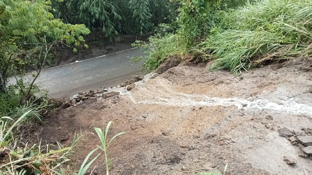 Akses jalan Batusangkar–Padang Panjang di Kelok Sikumbang, Batipuh Ateh, kembali dapat dilalui setelah material longsor dibersihkan tim gabungan.