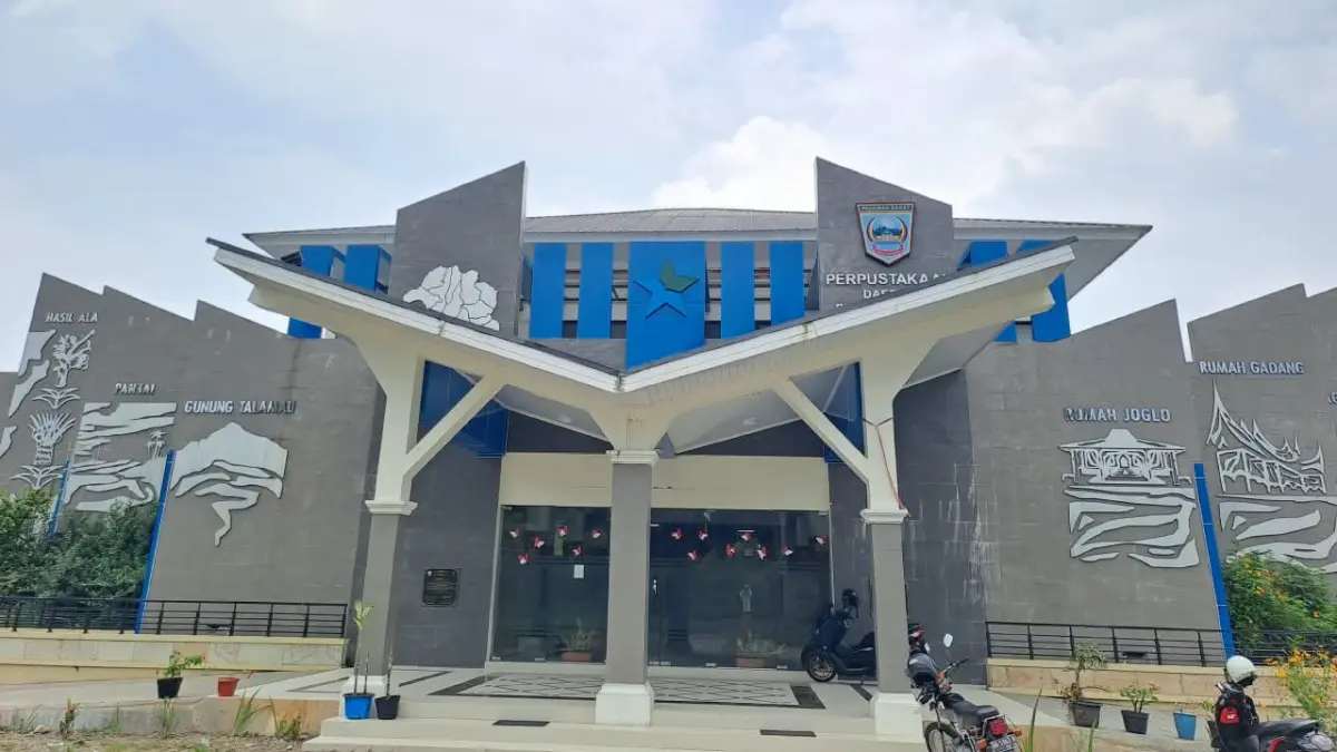 Minat sekolah bekerja sama dengan Perpustakaan Pasaman Barat meningkat, tetapi kebutuhan buku masih terkendala keterbatasan koleksi.