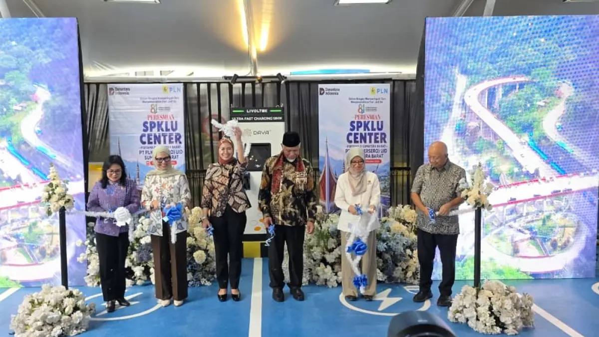 SPKLU Center pertama di Sumatera Barat resmi diluncurkan di Kantor PLN UID Sumatera Barat, Padang, Kamis (1/10/2026), dilengkapi lima pengisi daya Ultra Fast Charging.