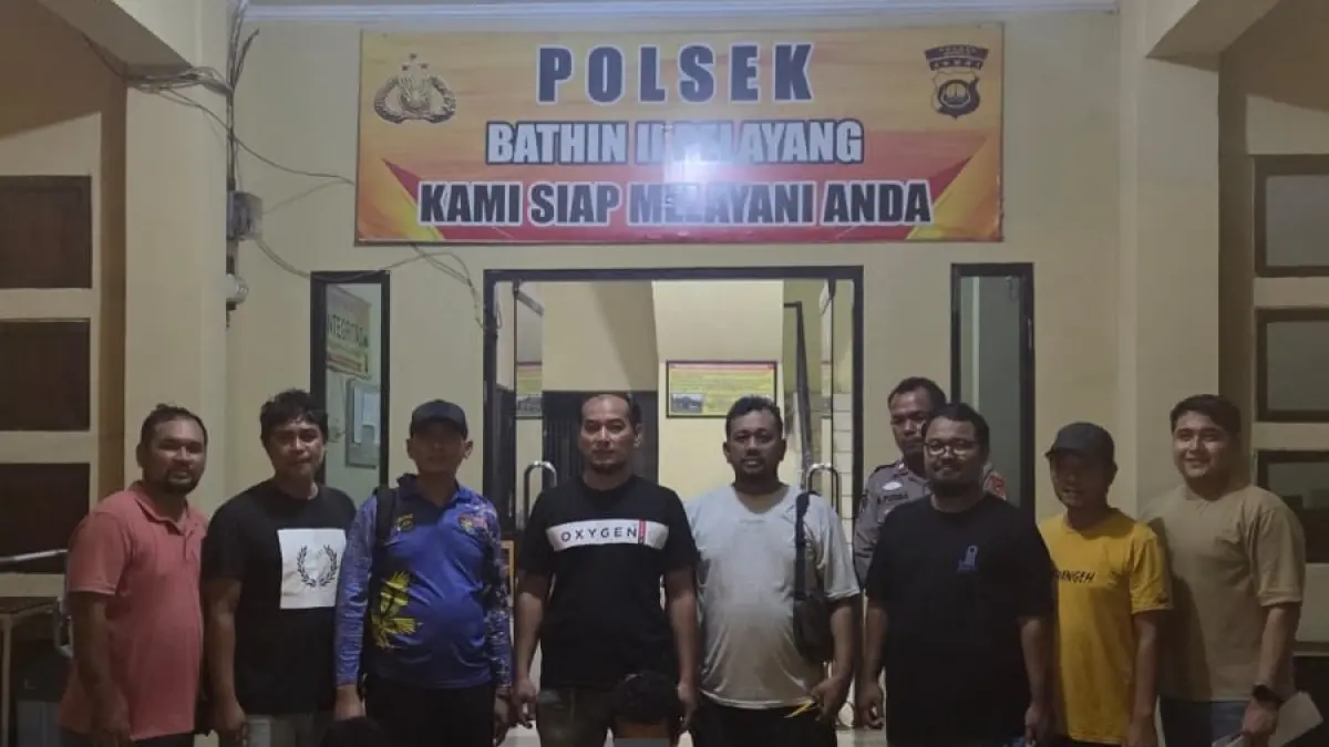 Tim Klewang Satreskrim Polresta Padang bersama Satreskrim Polres Bungo mengamankan dua terduga pelaku pencurian kendaraan bermotor roda empat jenis Isuzu Panther di wilayah Bungo. Keduanya diduga beraksi lintas provinsi dan kini masih didalami polisi. (Foto: Polresta Padang)