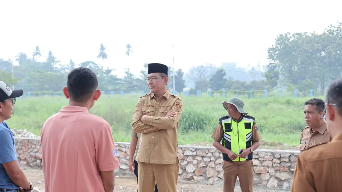 Wali Kota Payakumbuh Zulmaeta meninjau progres pembangunan jalan di Kawasan Batang Agam, Senin (5/10/2026).