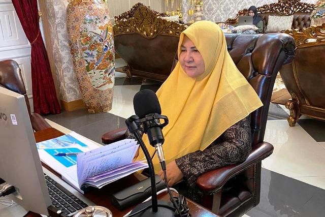 Anggota DPR RI Nevi Zuairina rapat Komisi VI DPR RI secara virtual dengan Pertamina, PLN dan PGN, Kamis (16/4) siang. (Foto: ist)