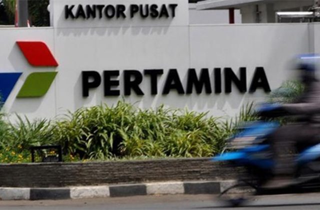 Salah satu kilang Pertamina. Seiring harga minyak dunia turun, Pertamina bakal menambah impor minyak mentah. (JPG)