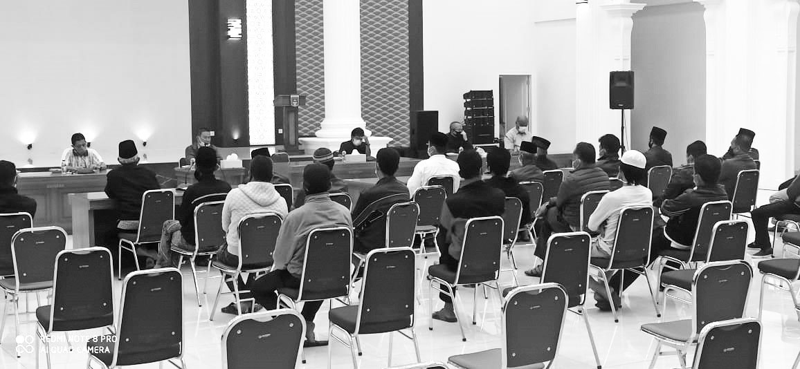 Pemko dan ninik mamak Bukikapik melakukan pertemuan untuk meluruskan rencana pemanfaatan rusunawa. (IST)