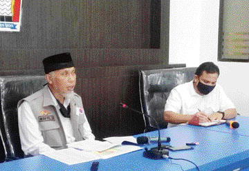 Wali Kota Padang Mahyeldi memaparkan perkembangan kasus Covid-19 di Kota Padang, Rabu (6/5). (IST)