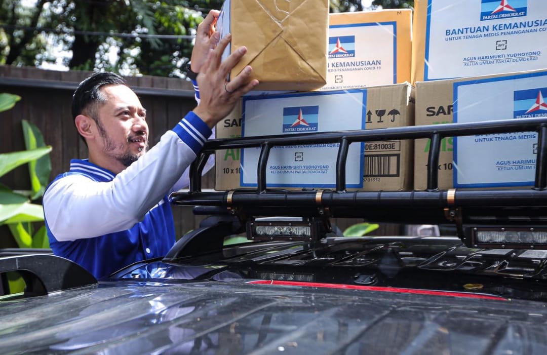 Agus Harimurti Yudhoyono mengerahkan bantuan alat pelindung diri dari Partai Demokrat untuk para tenaga medis dalam penanganan wabah Covid-19 di DKI Jakarta. (Foto: Twitter AHY)