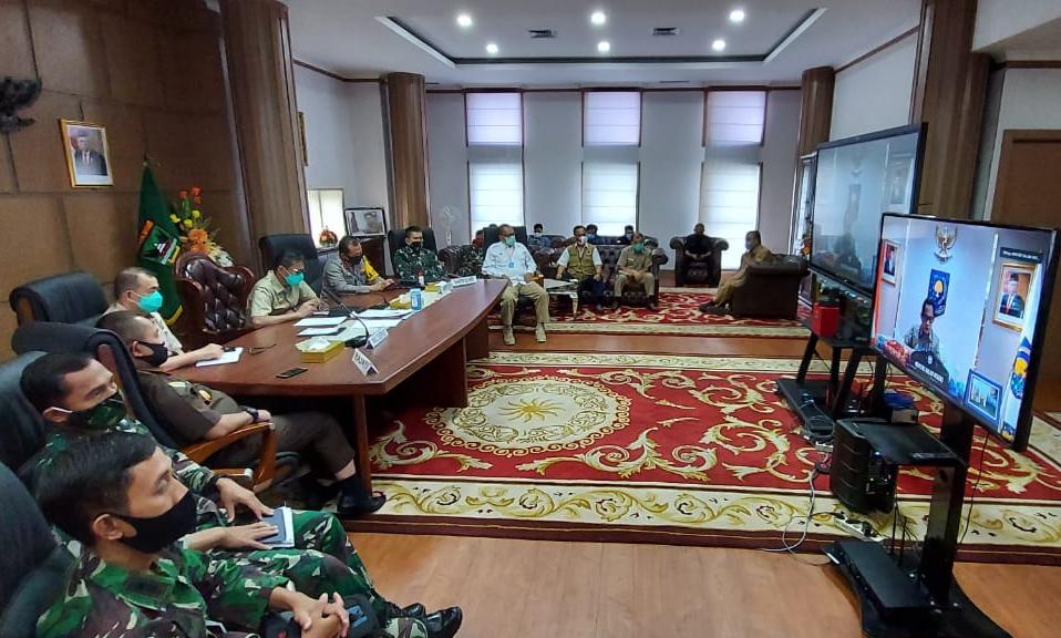 Gubernur Sumbar Irwan Prayitno dan forkompimda rapat koordinasi dengan Menkopolhukam, Mendagri, Menteri Agama, Panglima TNI, Kapolri, Jaksa Agung dan BIN. (Foto: Humasprov)