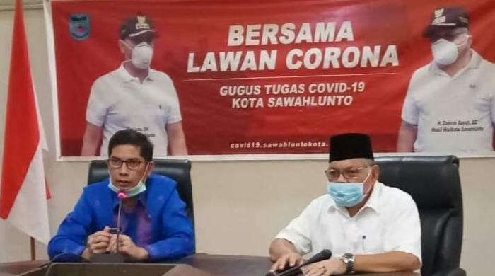 Wali Kota Sawahlunto Deri Asta memberikan keterangan pers. (Foto: Humas)