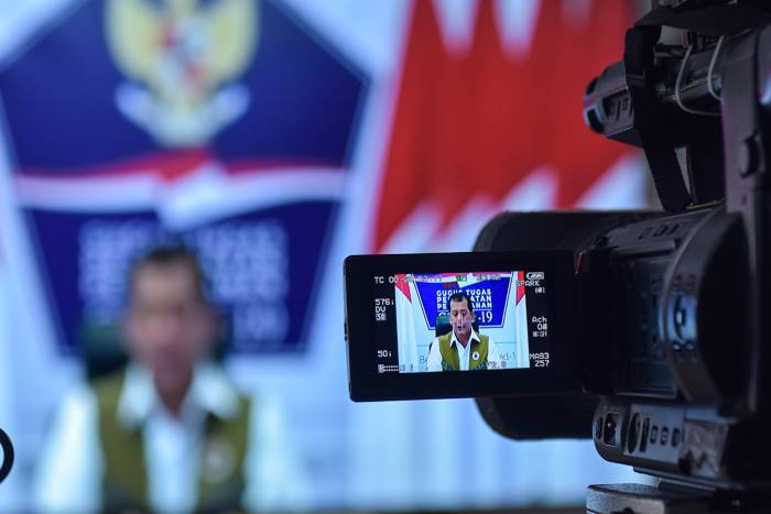 Ketua Gugus Tugas Percepatan Penanganan Bencana Covid-19 Letjen TNI Doni Monardo memberikan keterangan kepada wartawan. (Foto: Humas Setkab)