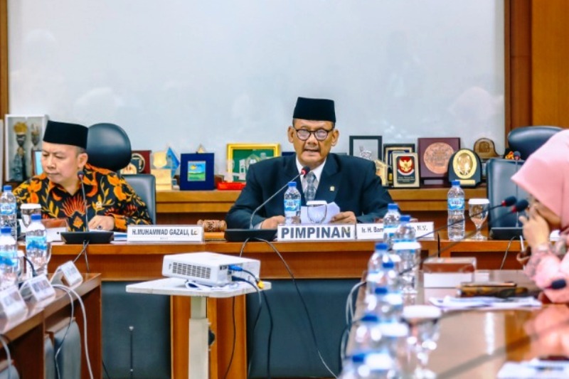 Ketua Komite III DPD RI Bambang Sutrisno memimpin rapat sebelum bulan Ramadhan. (Foto: Dok. Humas DPD RI)