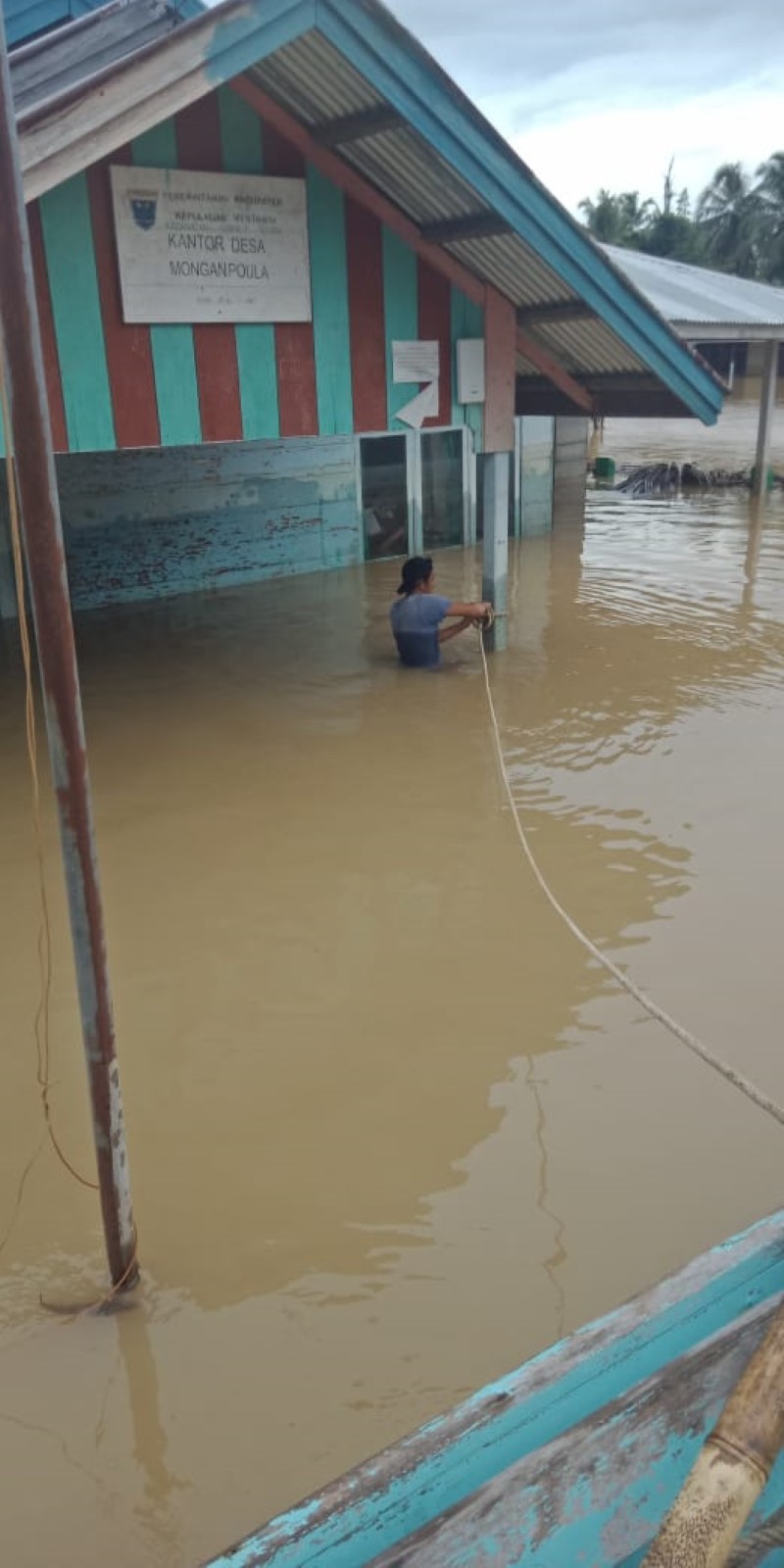 Kondisi saat terjadi banjir di Desa Mongan Poula, Siberut Utara, Mentawai awal Mei lalu. (Foto: Dok.BPBD Mentawai)