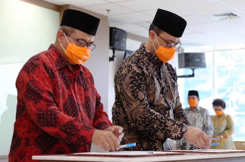 Pelantikan Raditya Jati (kanan) dan Agus Wibowo di Jakarta, Selasa (5/5/2020). (Foto: Humas BNPB)