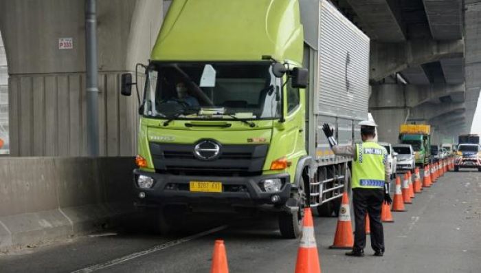 Pemeriksaan kendaraan yang keluar-masuk DKI Jakarta. (Foto: Dok. Kemenhub).