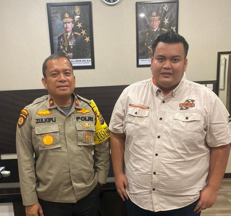 Rizki Abdian Putra berfoto bersama Brigjen Pol Zulkifli. (Foto: IST)