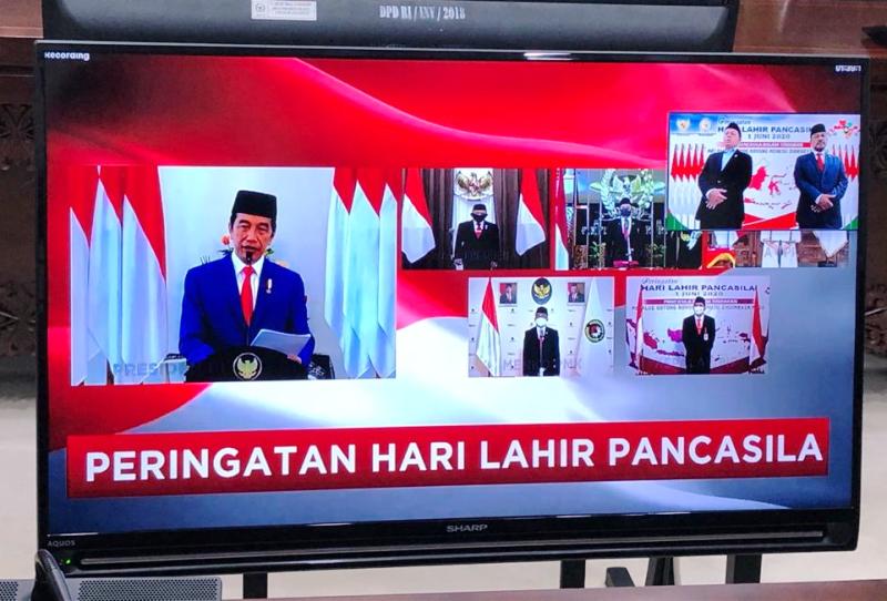 Wakil Ketua DPD RI Nono Sampono menghadiri Peringatan Hari Lahir Pancasila secara virtual di Gedung Nusantara III, Kompleks Parlemen Senayan, Jakarta. (Foto:Humas DPD RI)