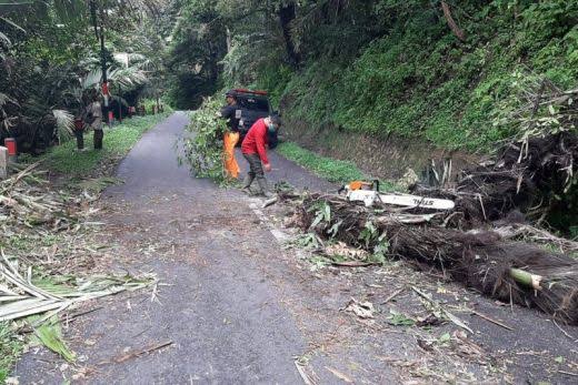 Jalan di Garagahan sudah bisa dilalui pasca longsor. (net)
