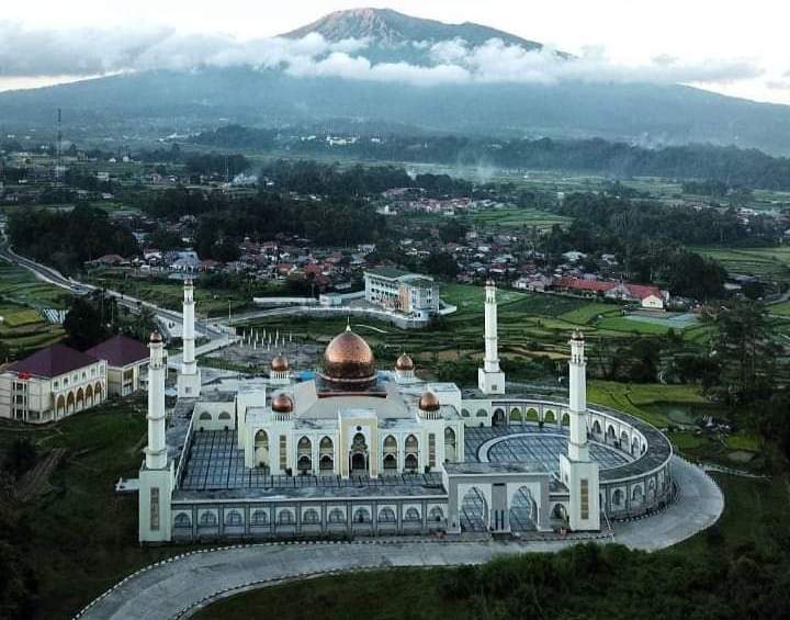 Keagungan Islamic Center di Kelurahan Koto Katiak Kecamatan Padangpanjang Timur.
