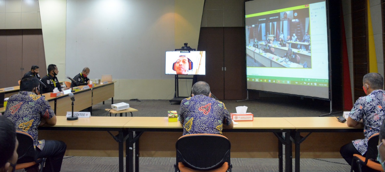 Paparan hasil supervisi yang dipimpin Kombes Pol Dede Ruhiat Djunaidi sebagai Ketua Tim Supervisi Implementasi Sistem Manajemen Pengamanan digelar secara virtual  di Ruang Rapat Lantai I Kantor Pusat PT Semen Padang, Jumat (18/9/2020).