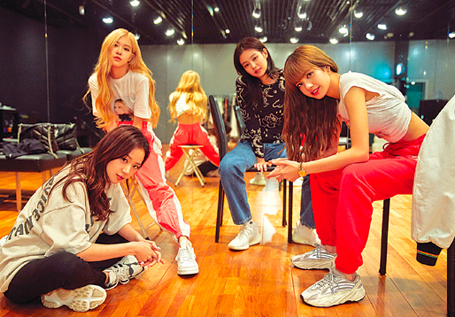 BLACKPINK: Light Up the Sky. (jawapos.com)