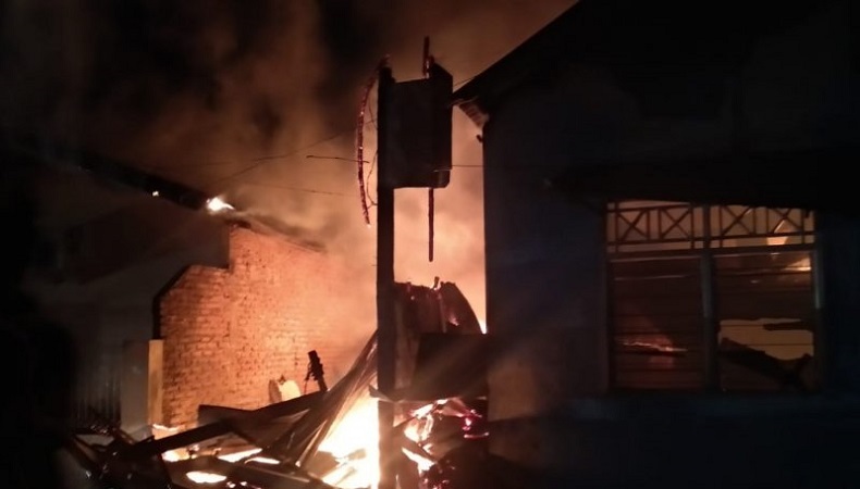 8 unit rumah terbakar di kawasan di kawasan Tarandam. (net)
