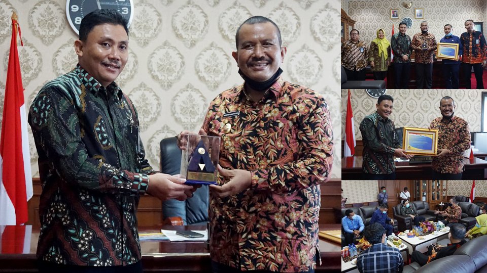 Pemerintah Kota Pariaman menerima plakat WTP dari Kemenkeu. (Diskominfo Pariaman)