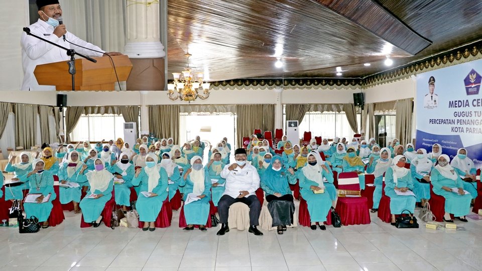 Foto bersama di sela-sela kegiatan orientasi peningkatan kapasitas Pokja III bagi TP-PKK Pokja III Kecamatan, Desa dan Kelurahan Se-Kota Pariaman. (Diskominfo Pariaman)