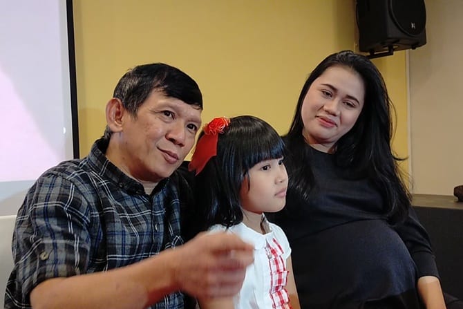 Pelawak Ginanjar senang menjadi model video klip lagu anak. (Abdul Rahman/JawaPos.com)