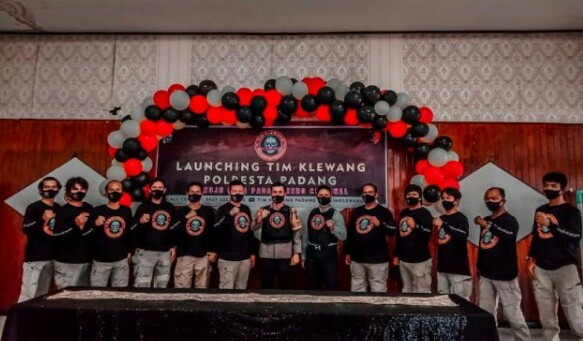 Kapolresta Padang, AKBP Imran Amir bersama Tim Klewang, kemarin (18/11). (Sy Ridwan-Padang Ekspres)