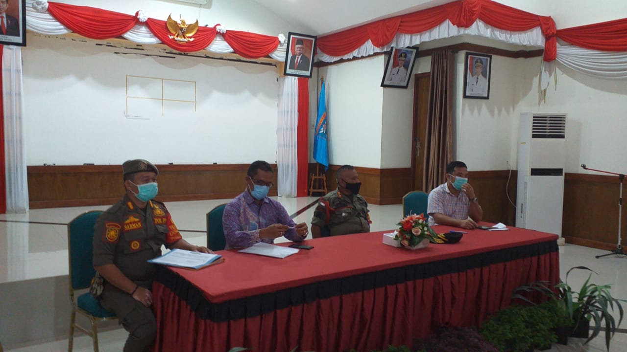 Jajaran Satpol PP dan Damkar Mentawai menyampaikan soal sanksi bagi pelanggar Perda AKB. (IST)