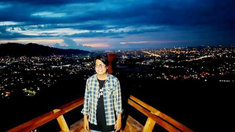 Bukit Nobita dengan latar Kota padang dilihat dari ketinggian. (IST)