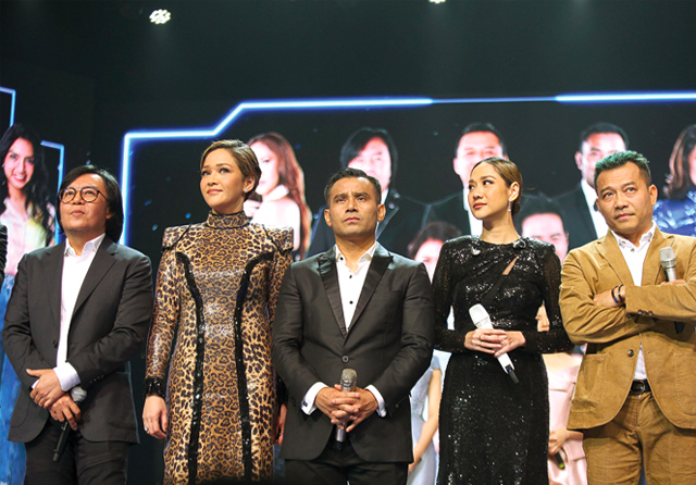 BCL saat menjadi juri Indonesian Idol 2020 bersama Ari Lasso, Maia, Judika, dan Anang Hermansyah. Host-nya adalah Daniel Mananta. (Imam Husein/Jawa Pos)