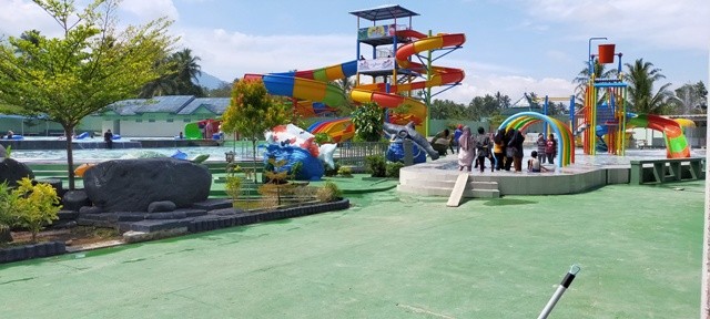 Pemandian Batang Tabik Water Park berlokasi di Batang Tabik Kenagarian Sungai Kamuyang Kecamatan Luak. Selain memiliki wahana bermain juga ada kolam renang atlet berukuran 12 meter x 25 meter. (IST)