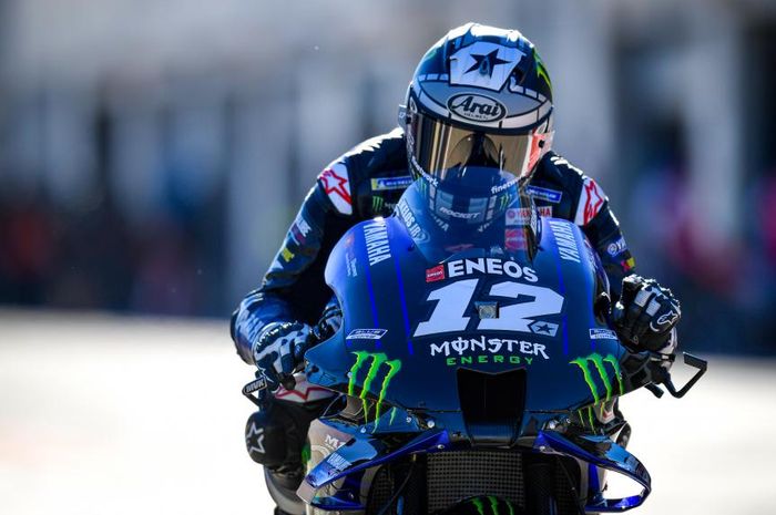 TAK TERBENDUNG: Pembalap Monster Energy Yamaha Maverick Vinales mengawali ajang Moto GP 2021 dengan kemenangan di Sirkuit Losail, Qatar, Senin dini hari (29/3). (net)