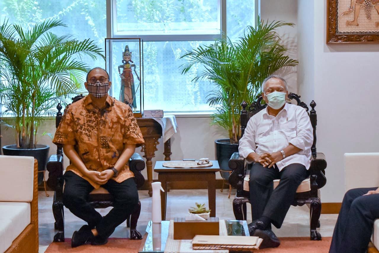 Anggota Komisi VI DPR RI Andre Rosiade bertemu dengan Menteri PUPR Basuki Hadimuljono dan Dirjen Bina Marga Hedy Rahadian, Selasa (16/3) membahas pembangunan jalan tol dan sejumlah proyek pembangunan di Sumbar.
