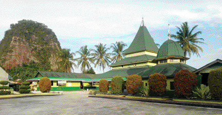 Surau Tuo Taram di Nagari Taram, Kabupaten Limapuluh Kota, terlihat masih berdiri kokoh dan sering didatangi peziarah. (IST)