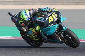 Pebalap Petronas Yamaha Valentino Rossi saat pemanasan jelang lomba di GP Doha pada 4 April lalu. (jpg)