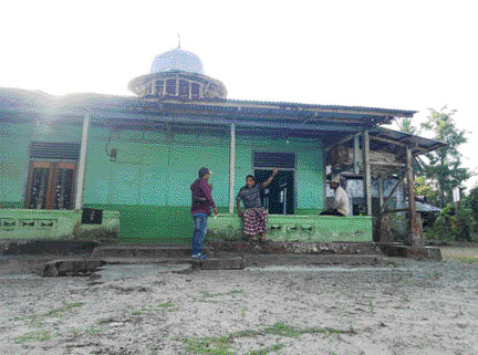 Masjid Nurul Yakin di Desa Matobe, Pulau Sipora, Kepulauan Mentawai sudah banyak yang rusak. (IST)
