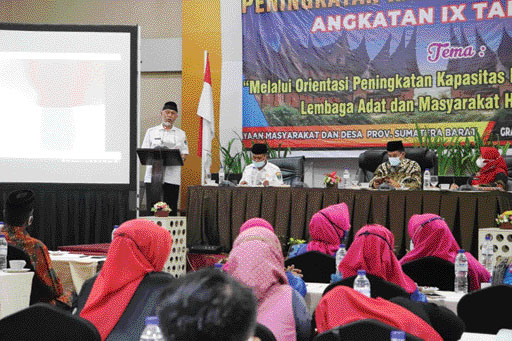 PELATIHAN: Gubernur Sumbar Mahyeldi saat membuka Orientasi Peningkatan Kapasitas Lembaga Adat Angkatan IX Tahun 2021 di Bukittinggi, Rabu (15/9).(IST)
