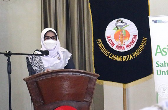 Ketua IBI Kota Pariaman Badriah Khalidi