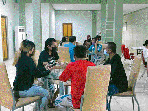 DIPULANGKAN:Pekerja asal Sumbar berstatus sebagai pekerja non prosedural dipulangkan ke kampung halaman, kerjasama BP2MI Padang dengan Kemensos RI, Dinas Sosial Sumbar dan Disnakertrans Sumbar.(IST)