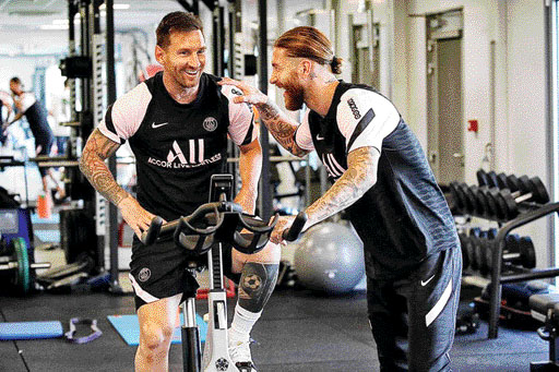Lionel Messi dan Sergio Ramos.(JPNN.COM/ C. GAVELLE/ PSG)